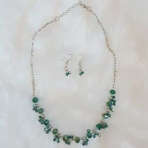 🆕 Silver & Iridescent Green Crystal Necklace Set